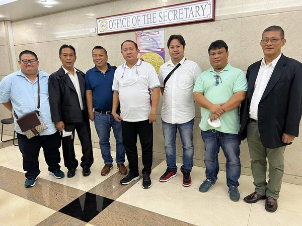 DILG Sec. Benhur Abalos’s executive secretary & NCFP officials meet with the organizers of 1st Masskara National Chess Tournament – Kap Rosinie Distrito